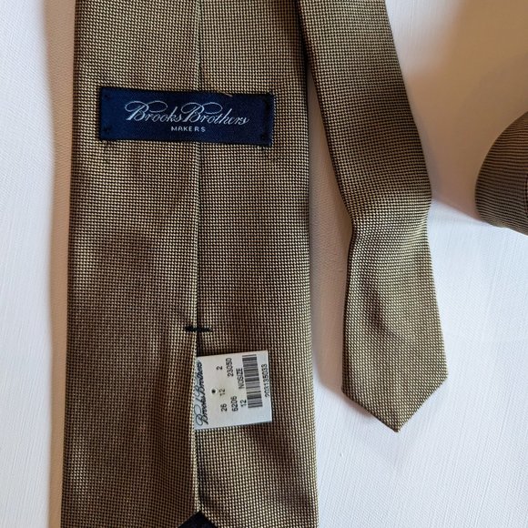 Brooks Brothers Makers 100% Silk Tie Gold and Black Micro Dots - Picture 2 of 3